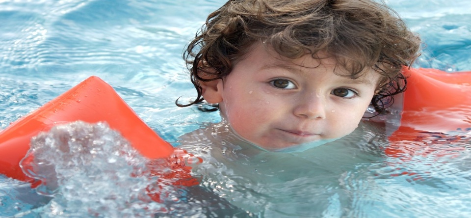  quel ge votre enfant peut-il apprendre  nager ? | Laval en Famille Magazine | Magazine locale Familiale 