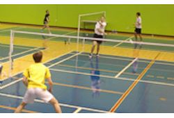 Badminton libre au centre sportif Jose-Faucher