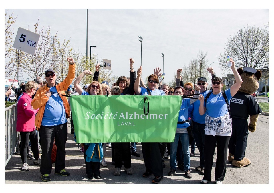 Soutenir les personnes atteintes d’Alzheimer et leurs proches aidants 